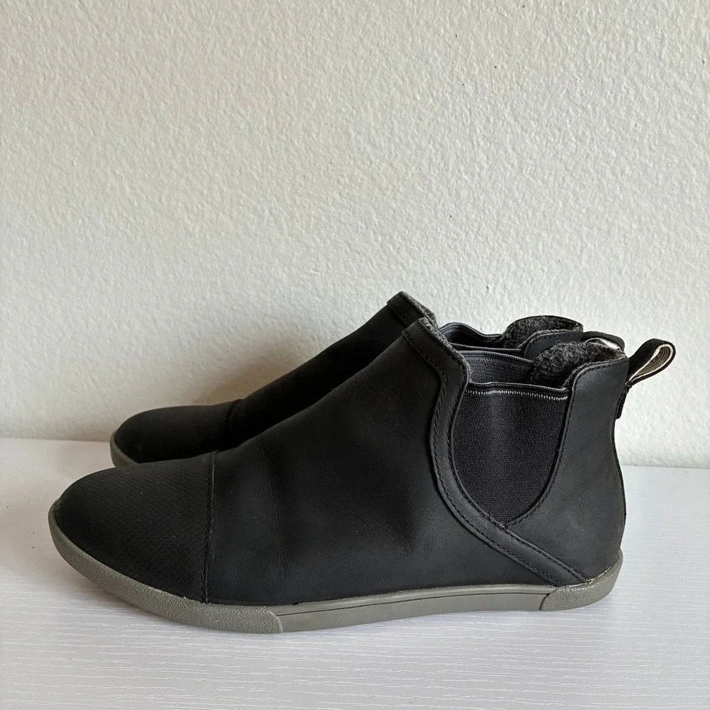 OluKai Pumehana Hulu Wp Waterproof Leather Ankle Chelsea Boots Womens 7.5 EUC